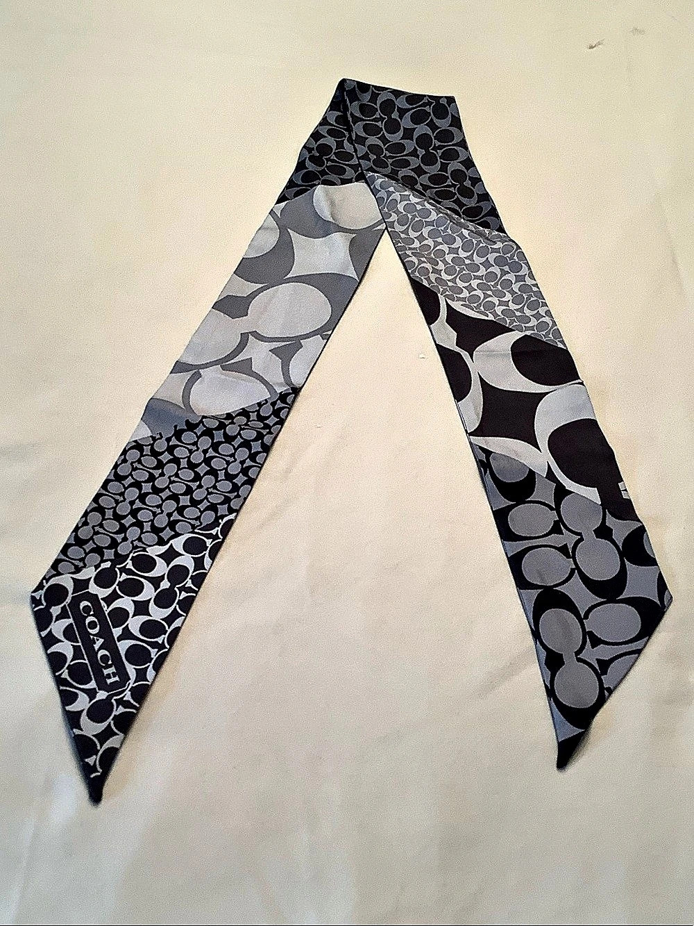 Coach Signature Skinny Scarf / Twilly Geometric Black & Gray 32 x 2.5in
